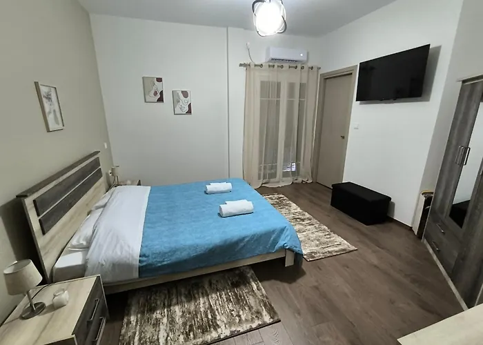 Aegina Downtown Apartments 1